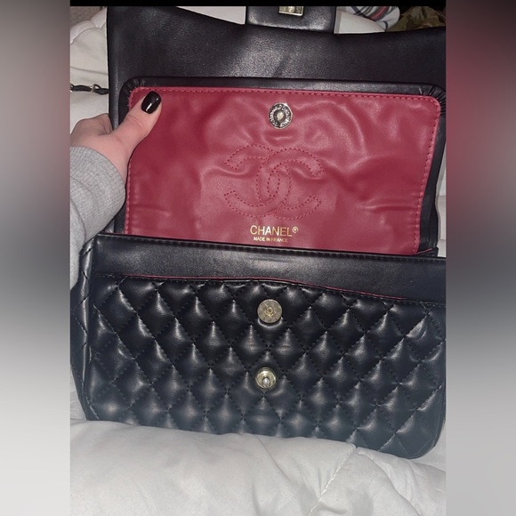 Chanel purse duuuppe - Picture 3 of 3